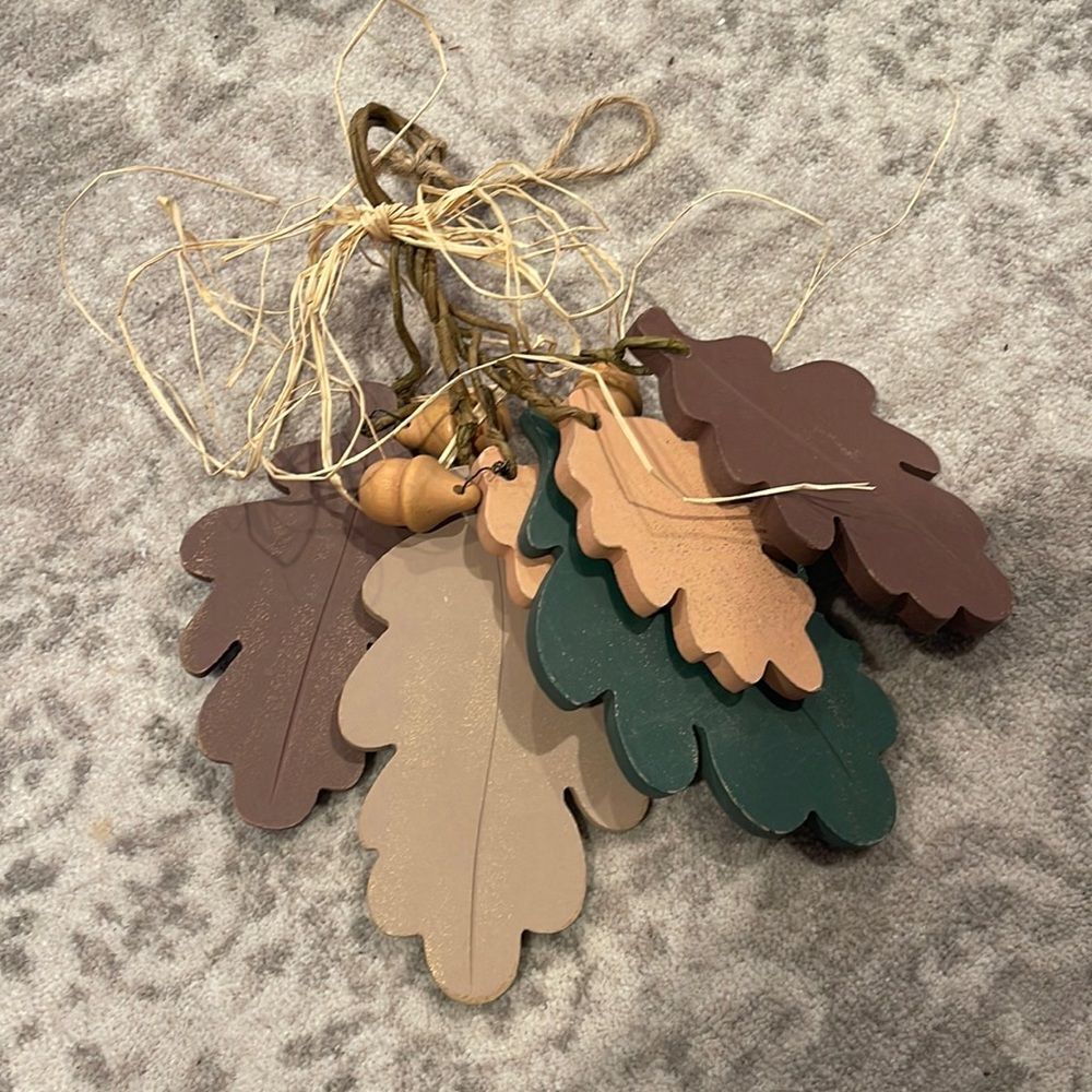 Wooden Leaf Door Hanger with Raffia Bow